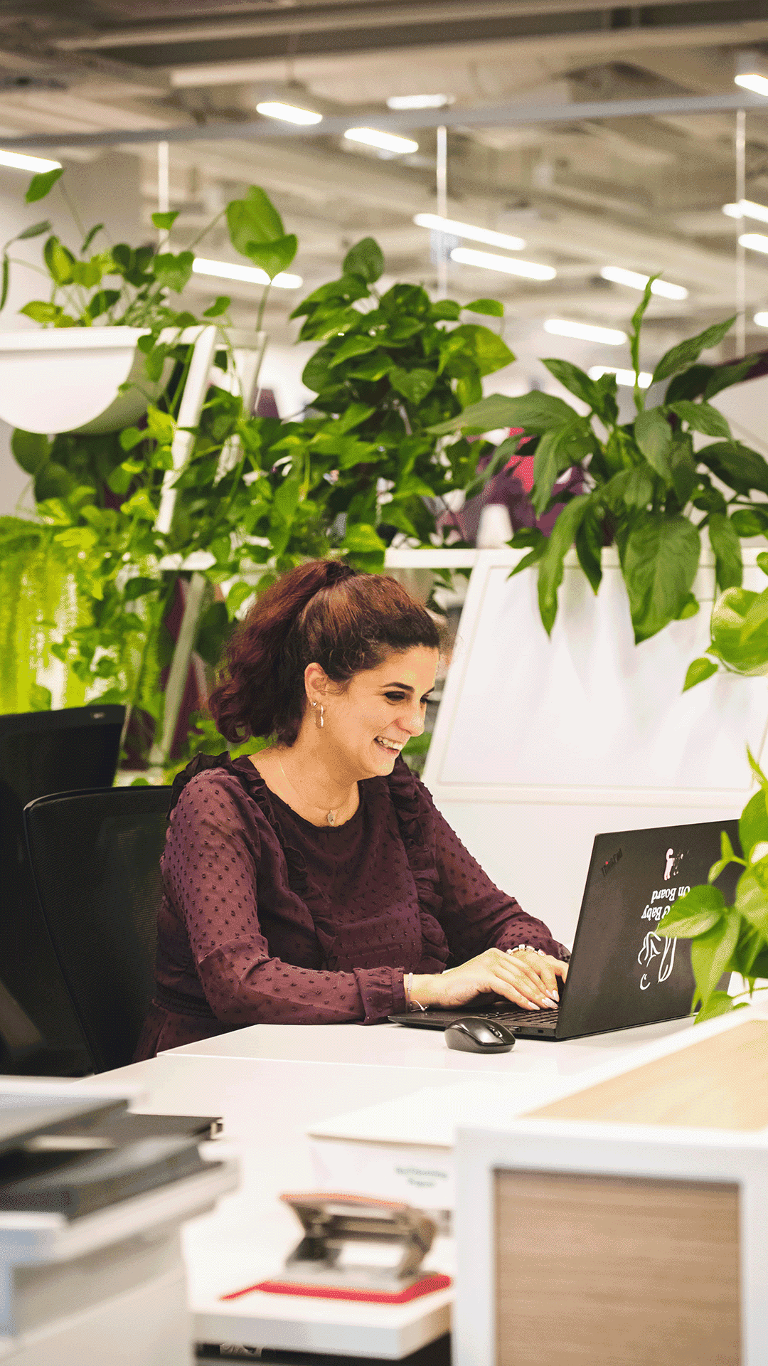 AholdDelhaize_Careers_Mega Image_Monica Mihaela Lefterica_Finance_working_behind_desk_head_quarters (1).png